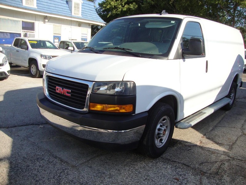 GMC Savana Cargo Van Vehicle Full-screen Gallery Image 02