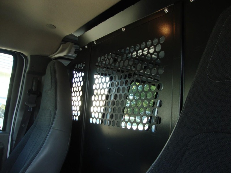 GMC Savana Cargo Van Vehicle Full-screen Gallery Image 05