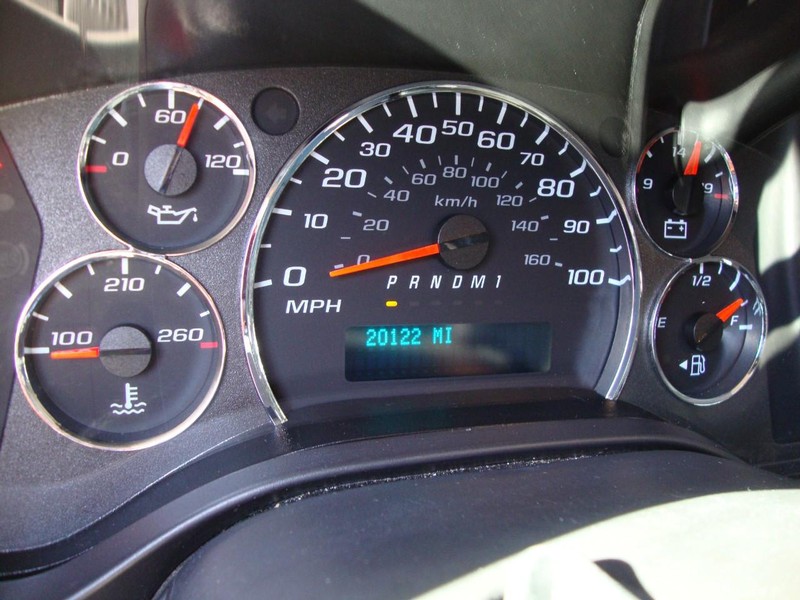 GMC Savana Cargo Van Vehicle Full-screen Gallery Image 08