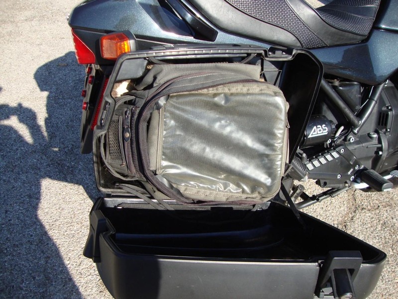 BMW K75 Vehicle Full-screen Gallery Image 09