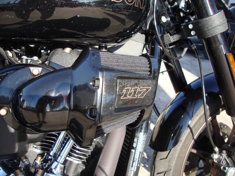 Harley-Davidson FXLRS Low Rider S Vehicle Full-screen Gallery Image 02