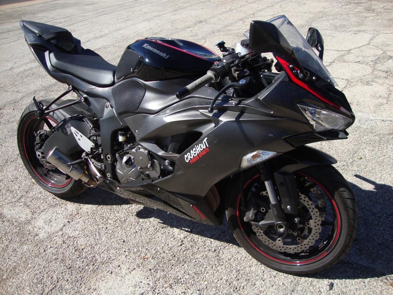 Kawasaki ZX6R NINJA Vehicle Full-screen Gallery Image 01