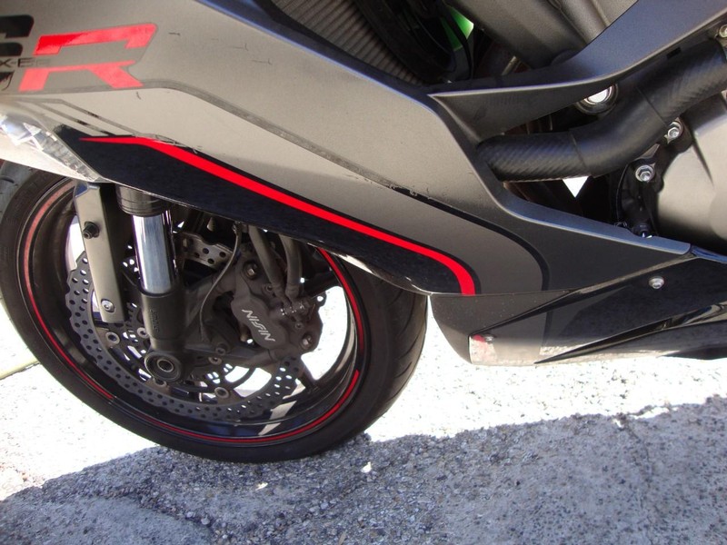 Kawasaki ZX6R NINJA Vehicle Full-screen Gallery Image 05