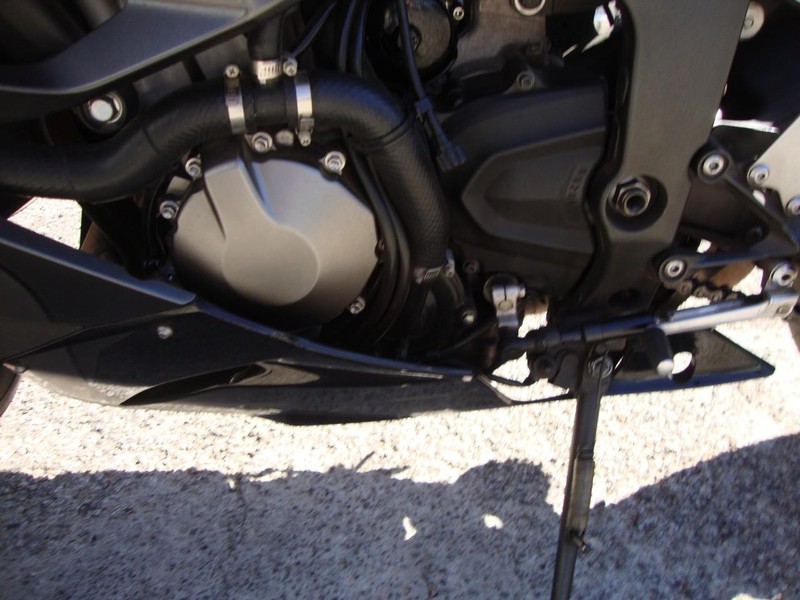Kawasaki ZX6R NINJA Vehicle Full-screen Gallery Image 06