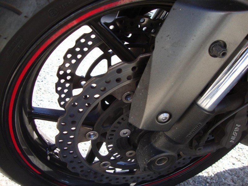 Kawasaki ZX6R NINJA Vehicle Full-screen Gallery Image 08