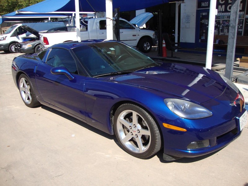 Chevrolet Corvette Vehicle Full-screen Gallery Image 02