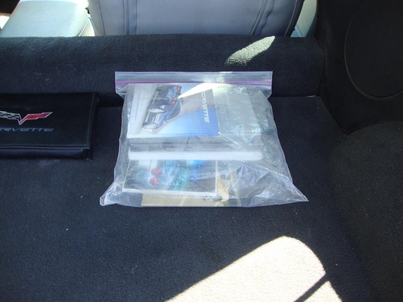 Chevrolet Corvette Vehicle Full-screen Gallery Image 12