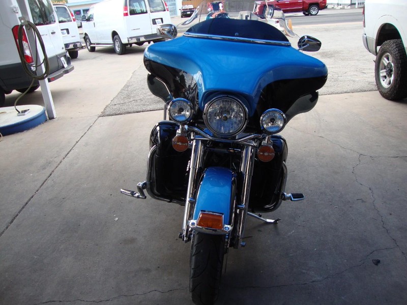 Harley-Davidson ULTRA CLASSIC LIMITED Vehicle Full-screen Gallery Image 02