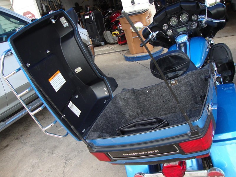 Harley-Davidson ULTRA CLASSIC LIMITED Vehicle Full-screen Gallery Image 15