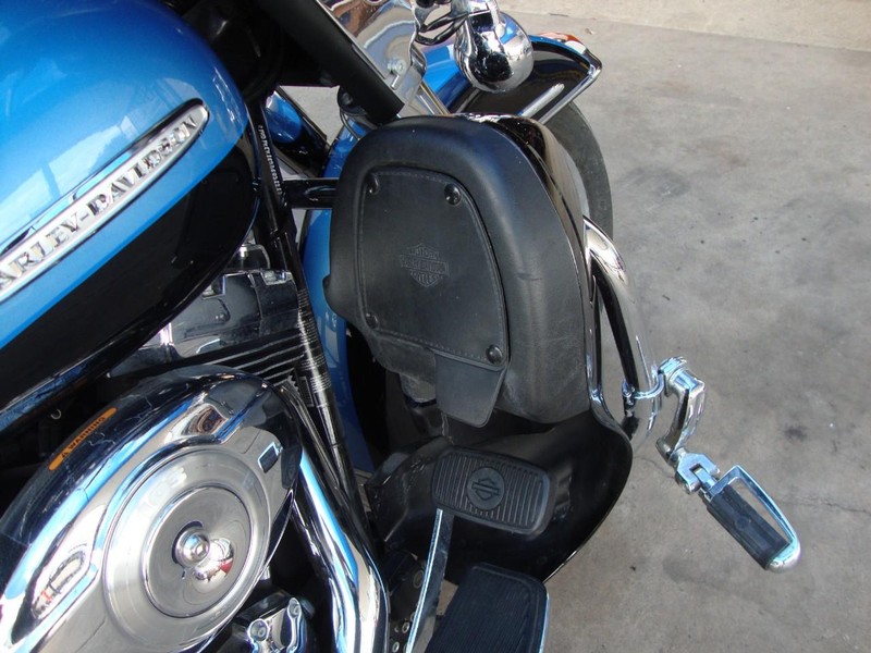 Harley-Davidson ULTRA CLASSIC LIMITED Vehicle Full-screen Gallery Image 19