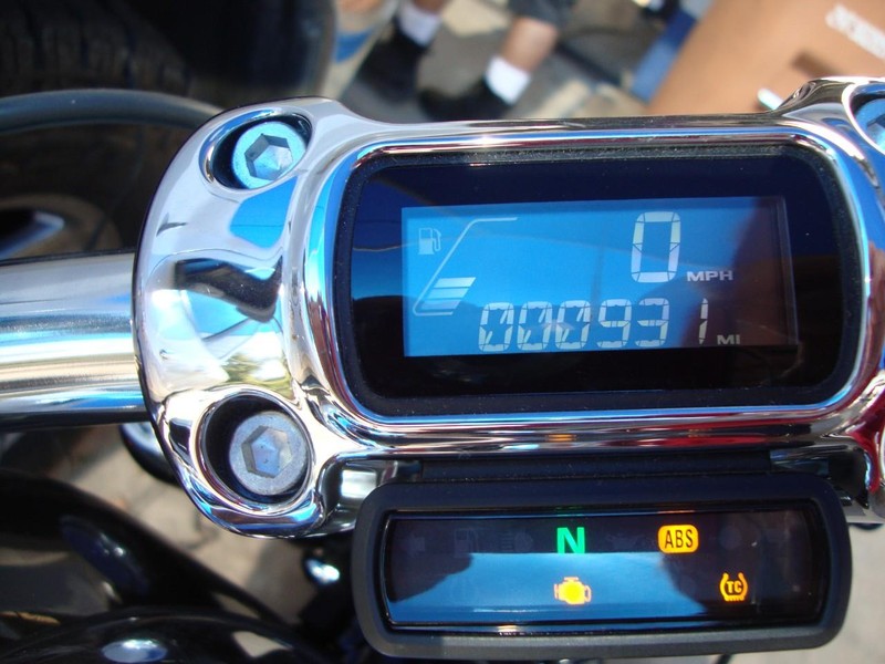 Harley-Davidson BREAKOUT Vehicle Full-screen Gallery Image 06