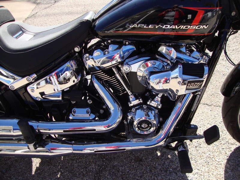 Harley-Davidson BREAKOUT Vehicle Full-screen Gallery Image 07