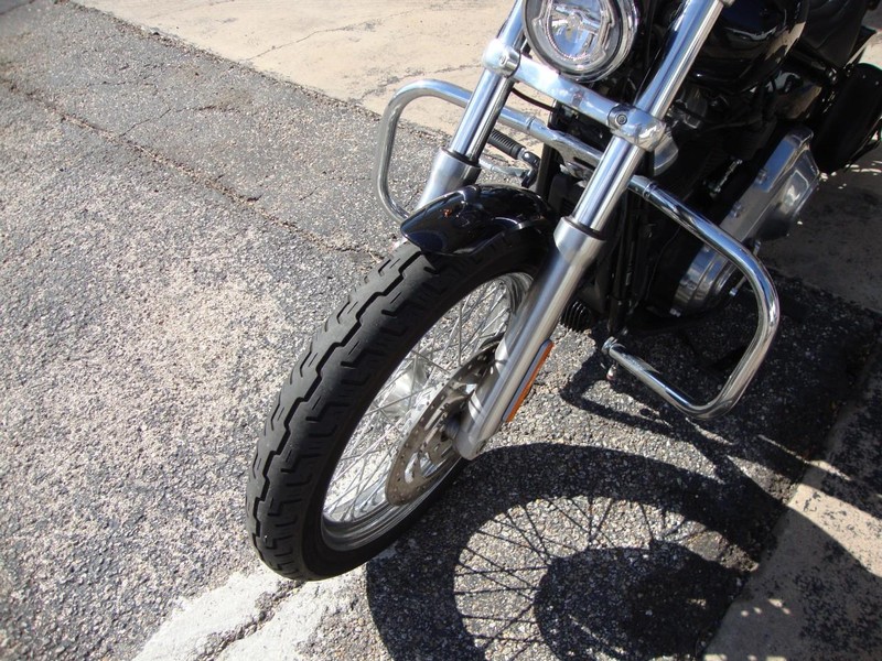 Harley-Davidson FXST STANDARD Vehicle Full-screen Gallery Image 03