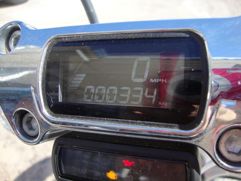 Harley-Davidson FXST STANDARD Vehicle Full-screen Gallery Image 08