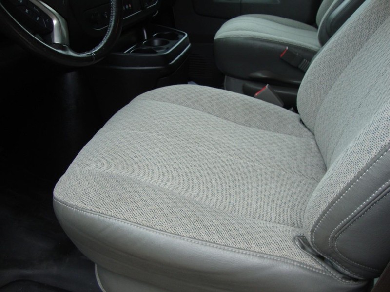 Chevrolet Express Passenger Vehicle Full-screen Gallery Image 06