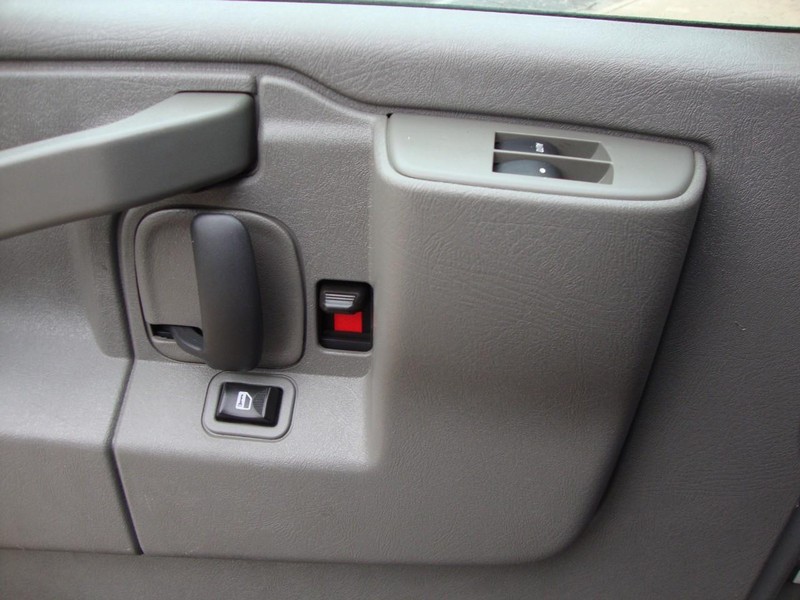 Chevrolet Express Passenger Vehicle Full-screen Gallery Image 14