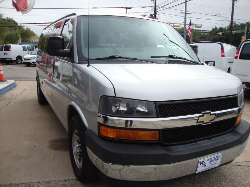 Chevrolet Express Passenger Vehicle Full-screen Gallery Image 02
