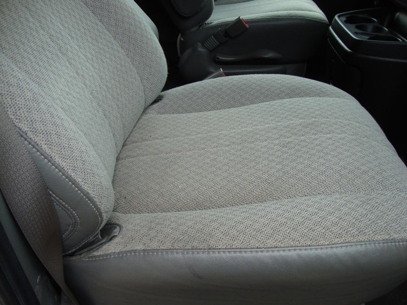 Chevrolet Express Passenger Vehicle Full-screen Gallery Image 06