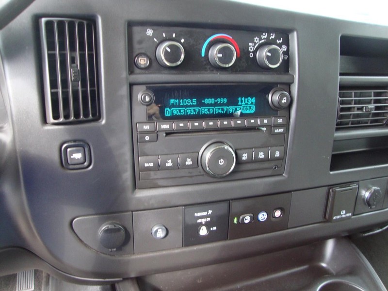Chevrolet Express Passenger Vehicle Full-screen Gallery Image 11