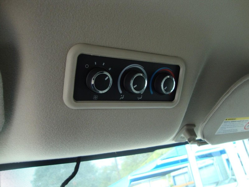 Chevrolet Express Passenger Vehicle Full-screen Gallery Image 12