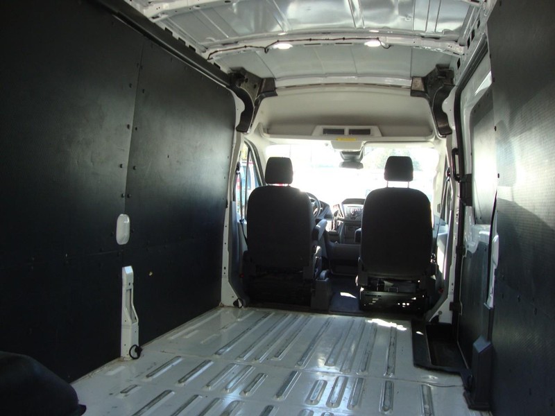 Ford Transit Van Vehicle Full-screen Gallery Image 04