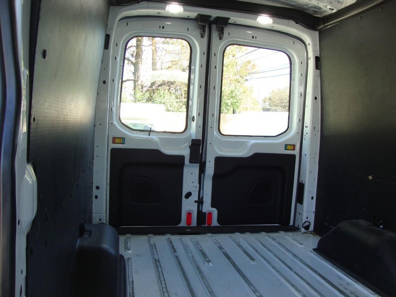 Ford Transit Van Vehicle Full-screen Gallery Image 06