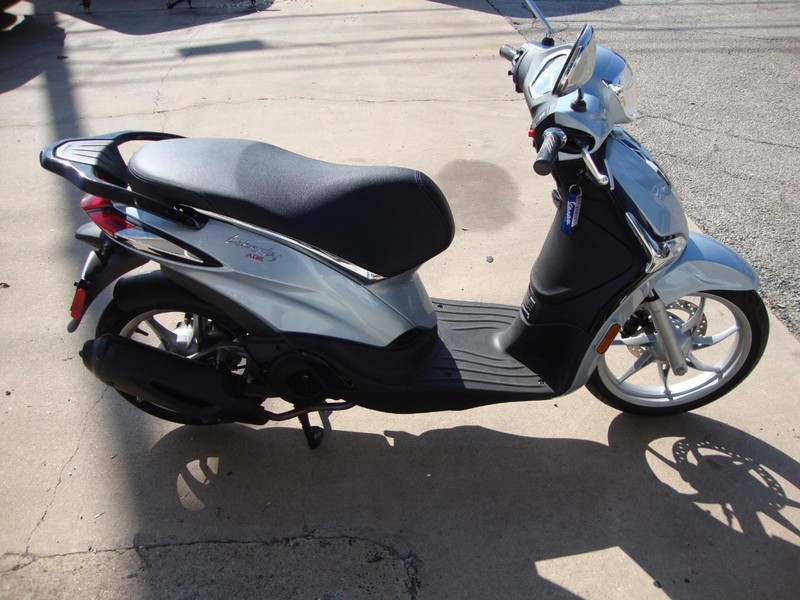 Piaggio LIBERTY 150CC Vehicle Full-screen Gallery Image 04