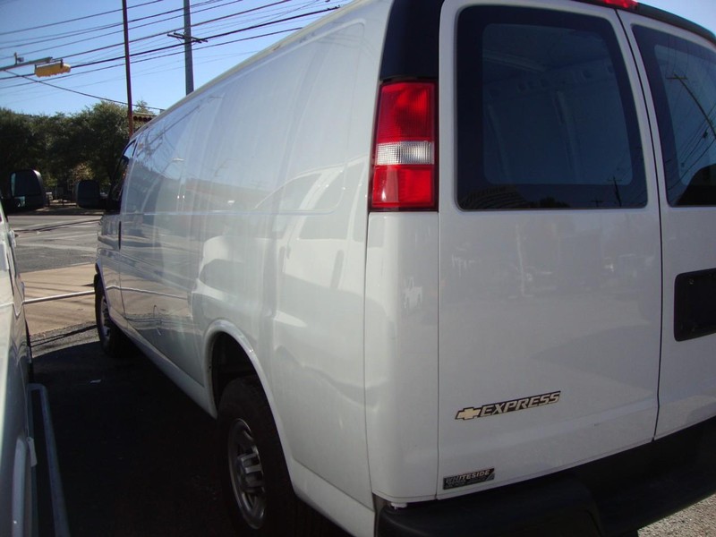Chevrolet Express 2500 Vehicle Full-screen Gallery Image 04