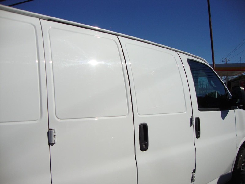 Chevrolet Express 2500 Vehicle Full-screen Gallery Image 05