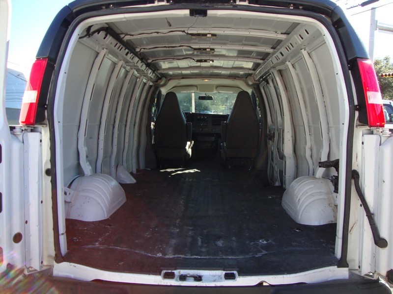 Chevrolet Express 2500 Vehicle Full-screen Gallery Image 06