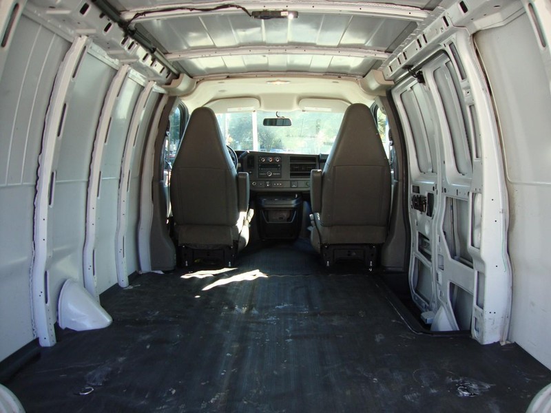 Chevrolet Express 2500 Vehicle Full-screen Gallery Image 07