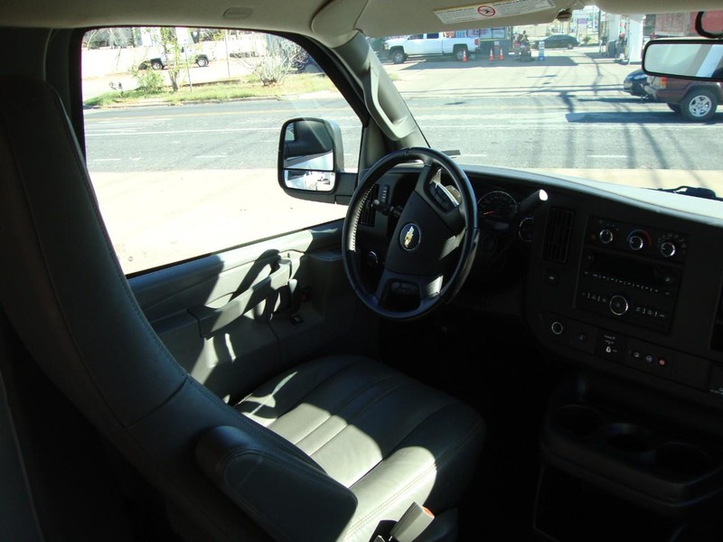 Chevrolet Express 2500 Vehicle Full-screen Gallery Image 08