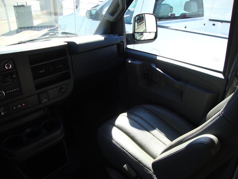 Chevrolet Express 2500 Vehicle Full-screen Gallery Image 09