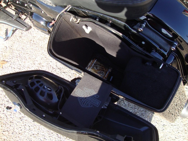 Harley-Davidson STREETGLIDE CVO Vehicle Full-screen Gallery Image 13