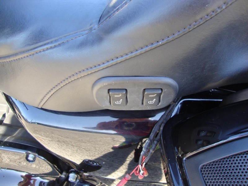 Harley-Davidson STREETGLIDE CVO Vehicle Full-screen Gallery Image 14