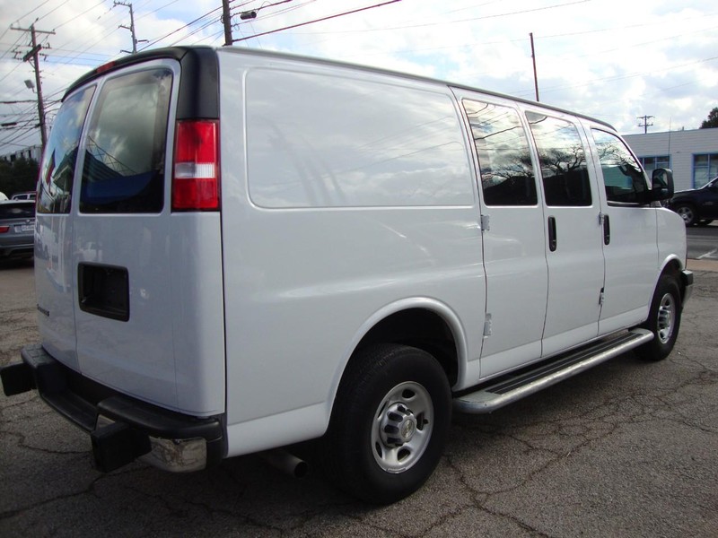 Chevrolet Express Cargo Van Vehicle Full-screen Gallery Image 04