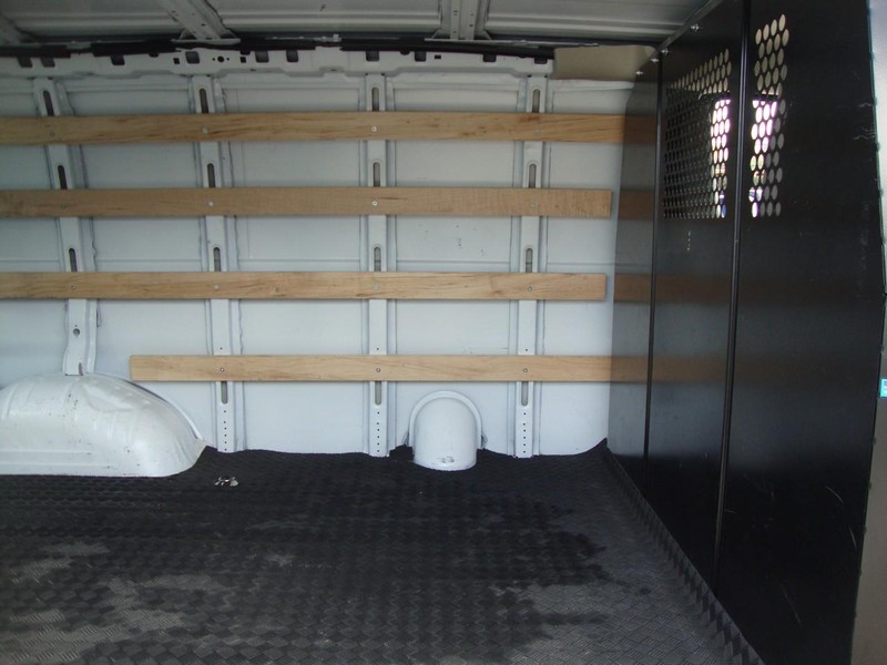 Chevrolet Express Cargo Van Vehicle Full-screen Gallery Image 06