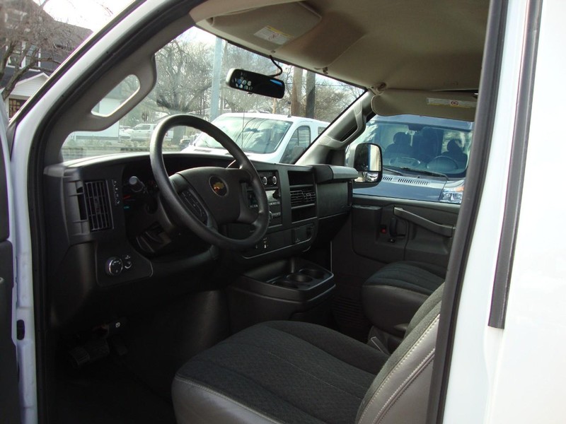 Chevrolet Express Cargo Van Vehicle Full-screen Gallery Image 10