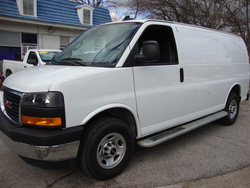 GMC Savana Cargo Van Vehicle Full-screen Gallery Image 02