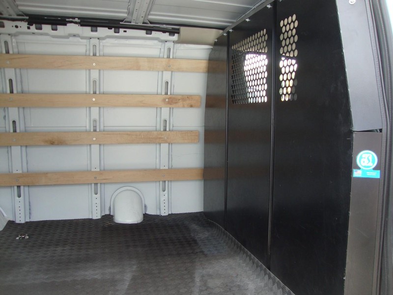 GMC Savana Cargo Van Vehicle Full-screen Gallery Image 06