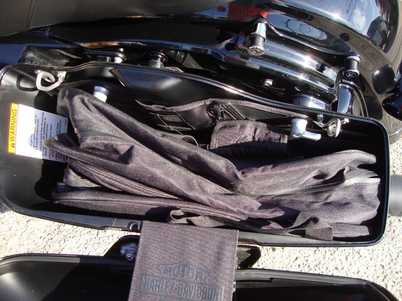 Harley-Davidson STREETGLIDE Vehicle Full-screen Gallery Image 08