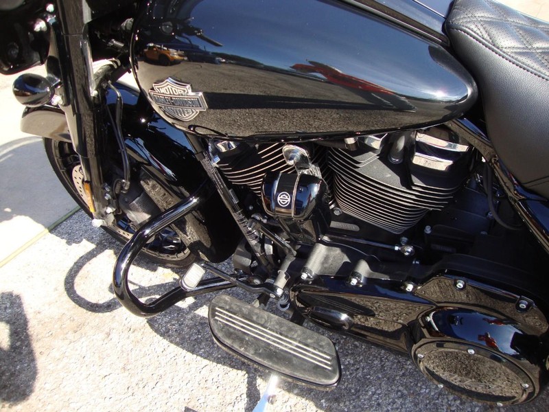 Harley-Davidson STREETGLIDE Vehicle Full-screen Gallery Image 12