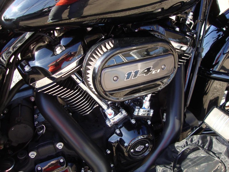 Harley-Davidson STREETGLIDE Vehicle Full-screen Gallery Image 13