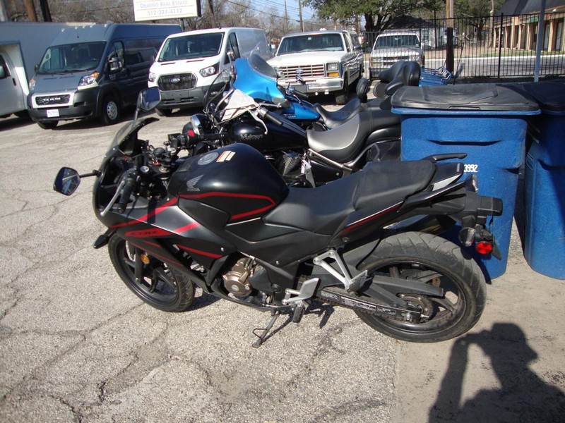 Honda CBR 300 Vehicle Full-screen Gallery Image 01