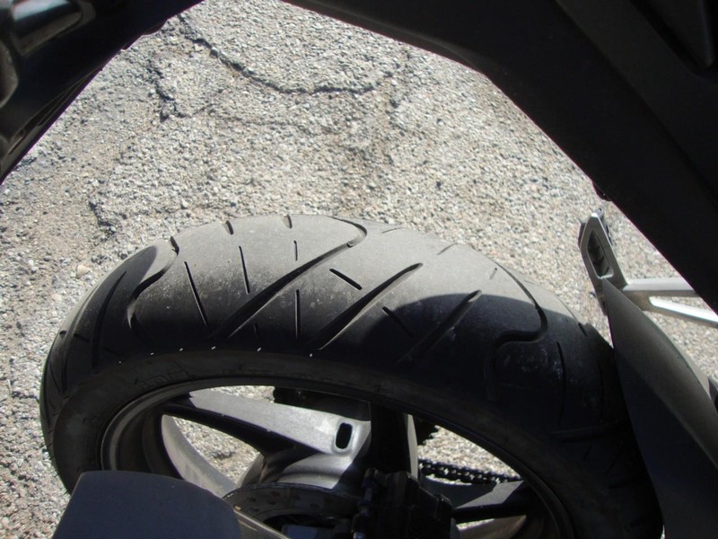 Honda CBR 300 Vehicle Full-screen Gallery Image 03