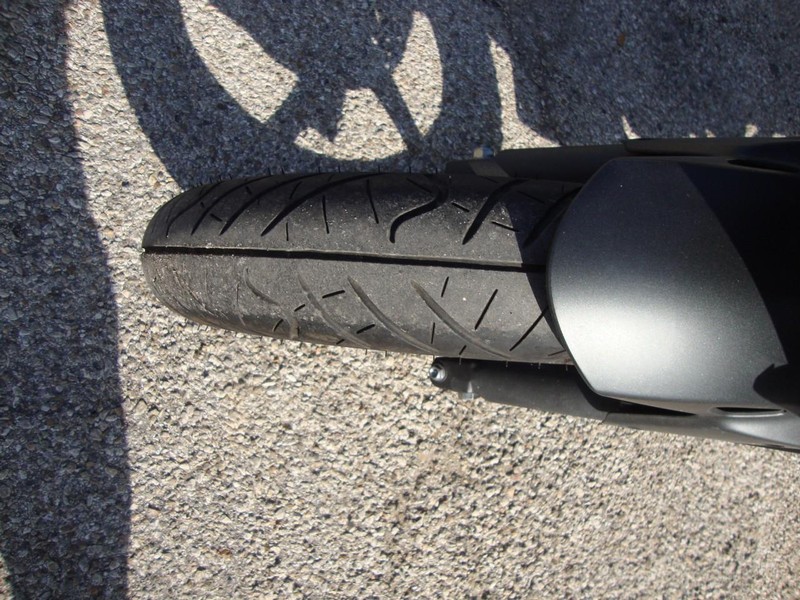 Honda CBR 300 Vehicle Full-screen Gallery Image 04