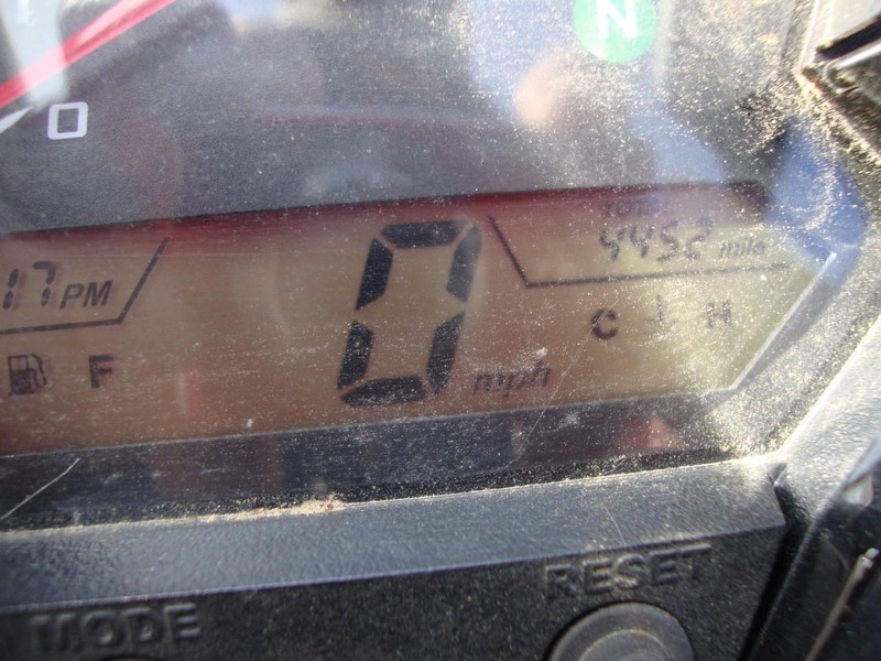 Honda CBR 300 Vehicle Full-screen Gallery Image 05