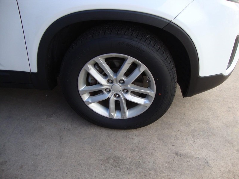 Kia Sorento Vehicle Full-screen Gallery Image 02