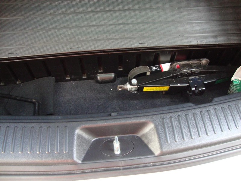 Kia Sorento Vehicle Full-screen Gallery Image 08