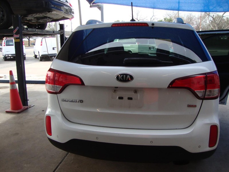 Kia Sorento Vehicle Full-screen Gallery Image 10